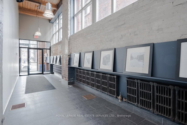 106 - 2154 Dundas Street W