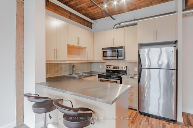 106 - 2154 Dundas Street W