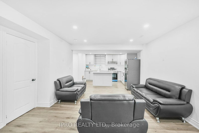 49 Sleightholme Cres, Brampton, L6P 3E7 | Image 3