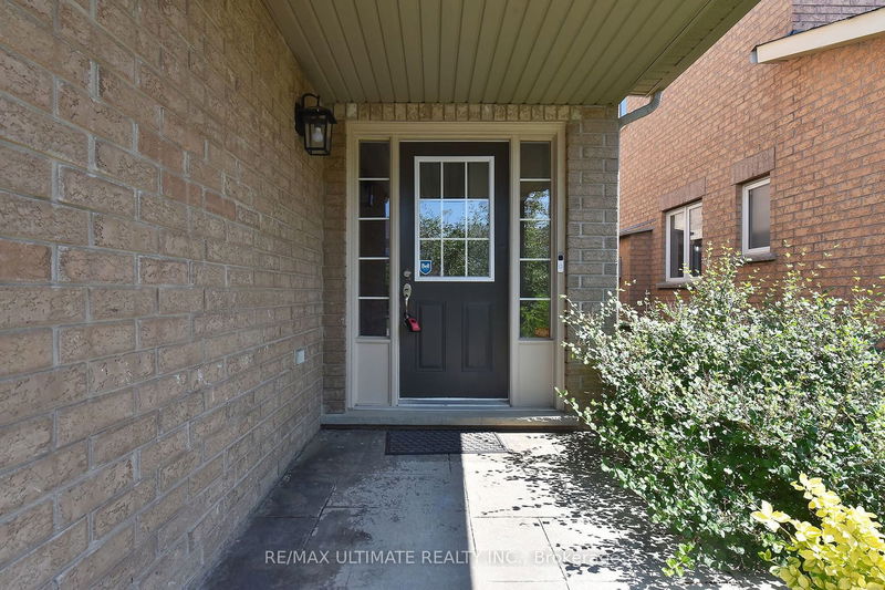 27 La Roche Ave  Halton Hills, L7G 0B3 | Image 2