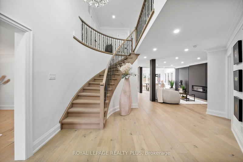 4344 Dallas Crt, Mississauga, L4W 4G7 | Image 3