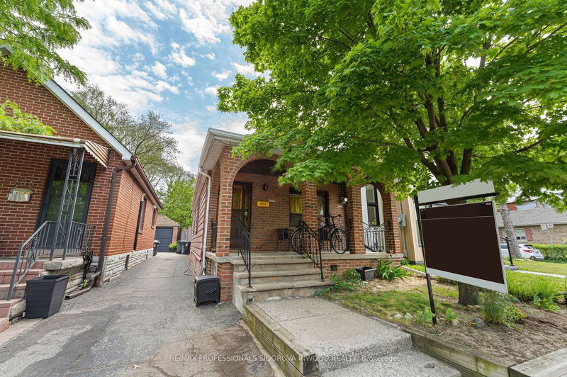 home for sale on 703 Willard Avenue