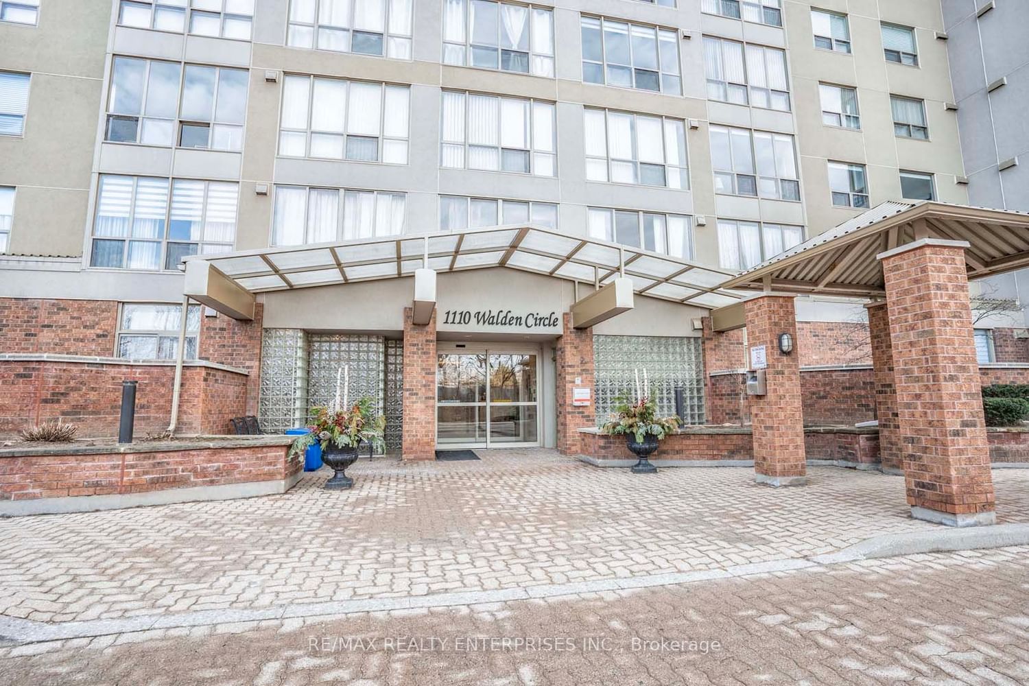 Condo leased at 405-1110 Walden Circle, Mississauga, Clarkson, L5J 4R3 - MLS: W8371678