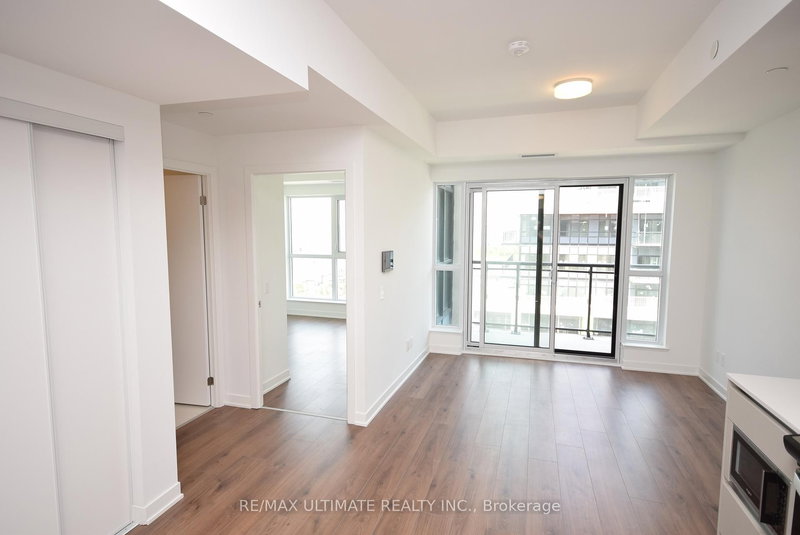 810 - 405 Dundas St W, Oakville, L6M 5P9 | Image 2