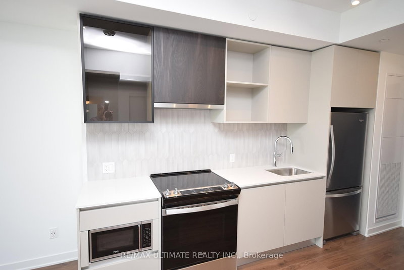 810 - 405 Dundas St W, Oakville, L6M 5P9 | Image 3