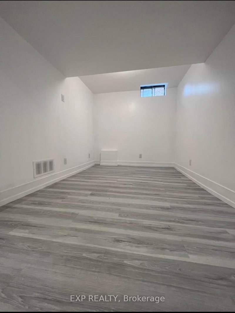 Lower - 32 Pavin Cres, Caledon, L7E 1W9 | Image 2