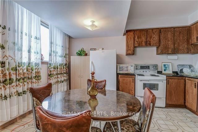 32 Fenton Way, Brampton, L6P 0P6 | Image 3