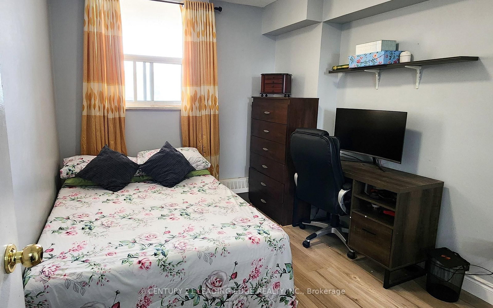 Listing Image 9