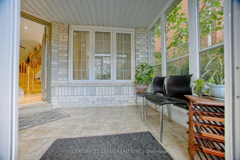 3932 Periwinkle Cres, Mississauga, L5N 6W6 | Image 3