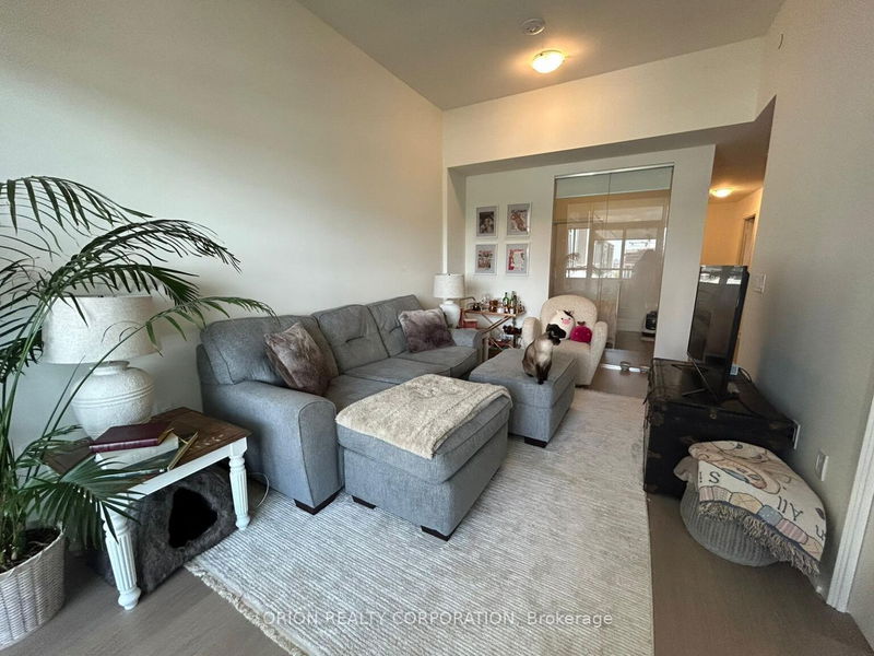 home for lease on 807-859 THE QUEENSWAY