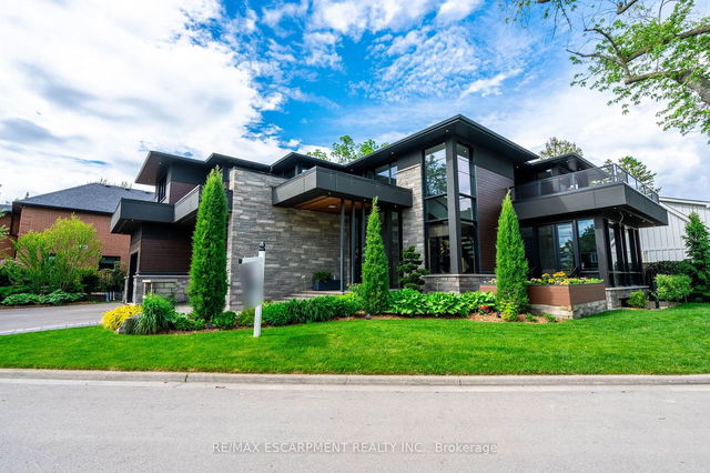 3279 Lakeland Crescent
