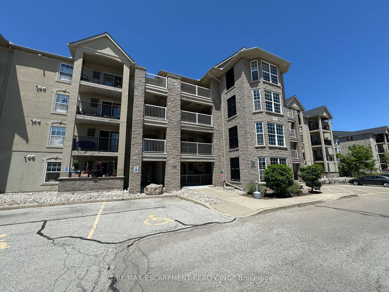 home for lease on 104-1441 Walker's Line
