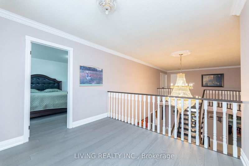 5049 Elderview Crt  Mississauga, L5M 5A9 | Image 9