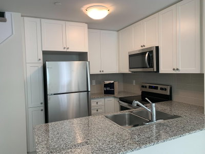 Townhouse leased at 8-85 Eastwood Park Gdns, Toronto, Ontario, M8W 0B9 - Long Branch - MLS: W8394726