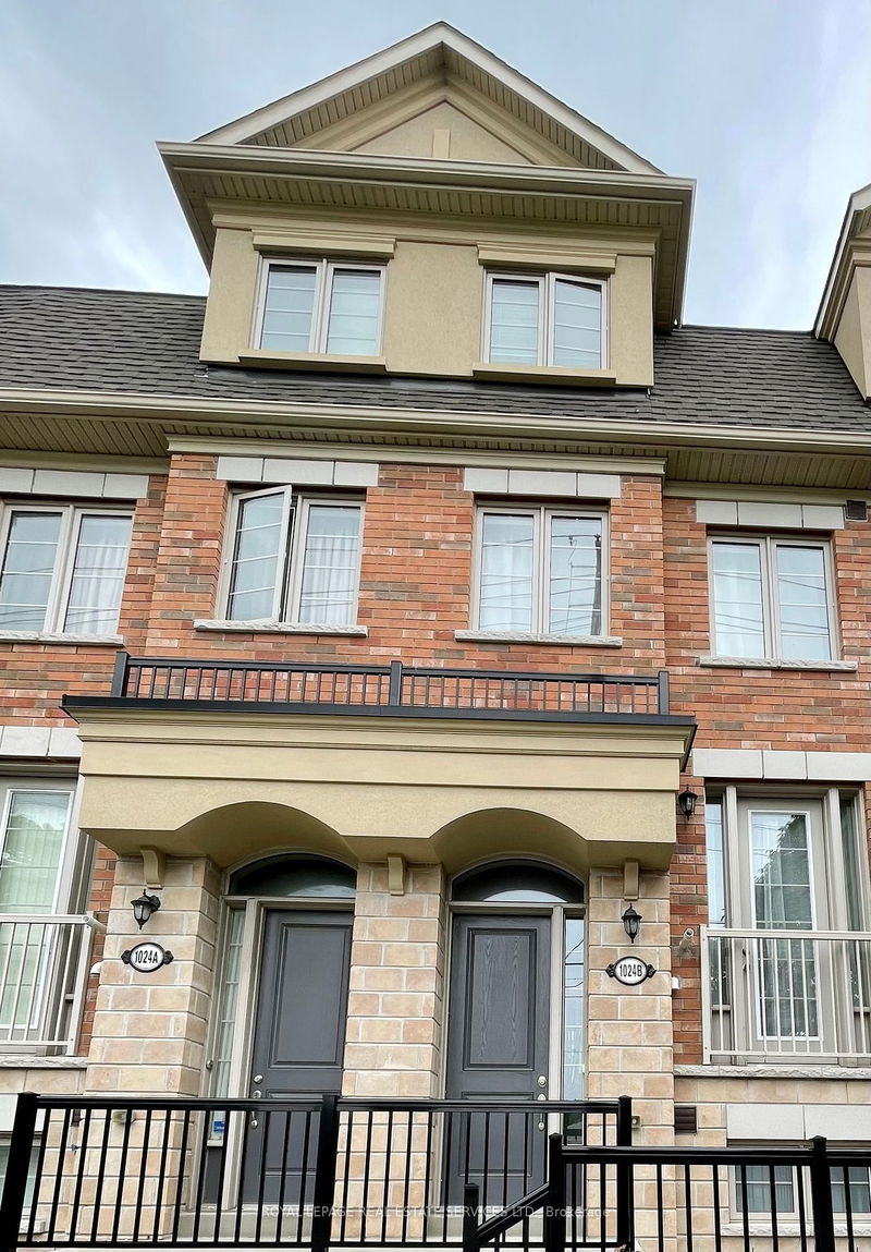 home for sale on 1024B Islington Avenue