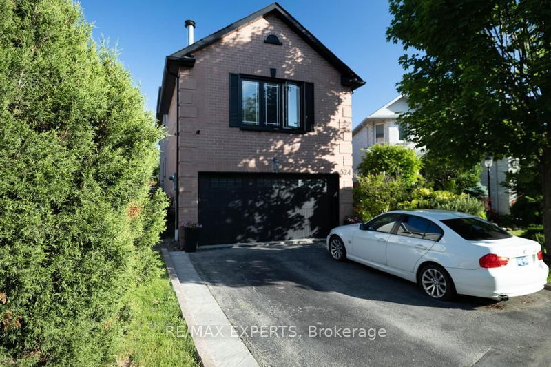 524 Luzon Cres  Mississauga, L5B 3W9 | Image 2