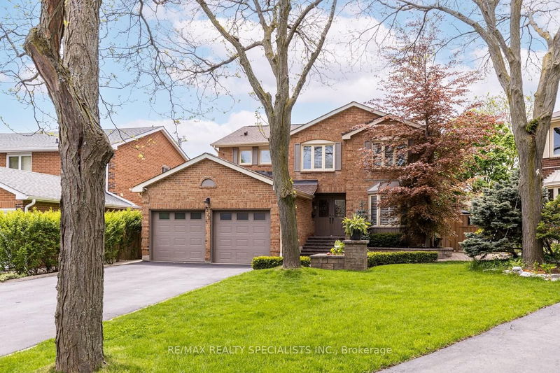 home for sale on 3220 Colebrook Court