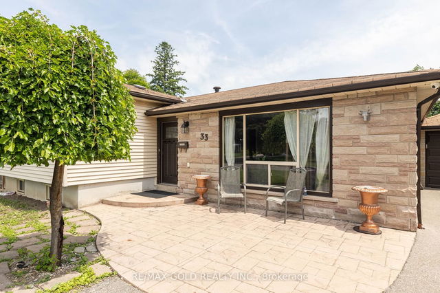 33 Deerfield Crescent