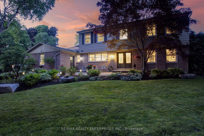 996 Cresthampton Lane, Mississauga, L5H 2X1 | Image 2