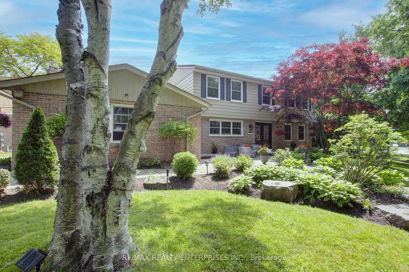 996 Cresthampton Lane, Mississauga, L5H 2X1 | Image 3