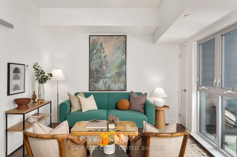 home for lease on 711-2433 Dufferin Street