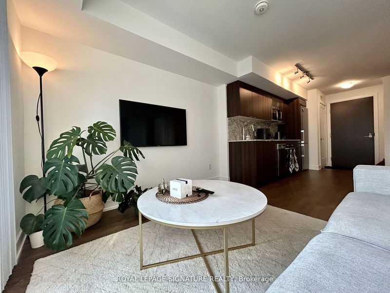 home for lease on 1532-5 Mabelle Avenue