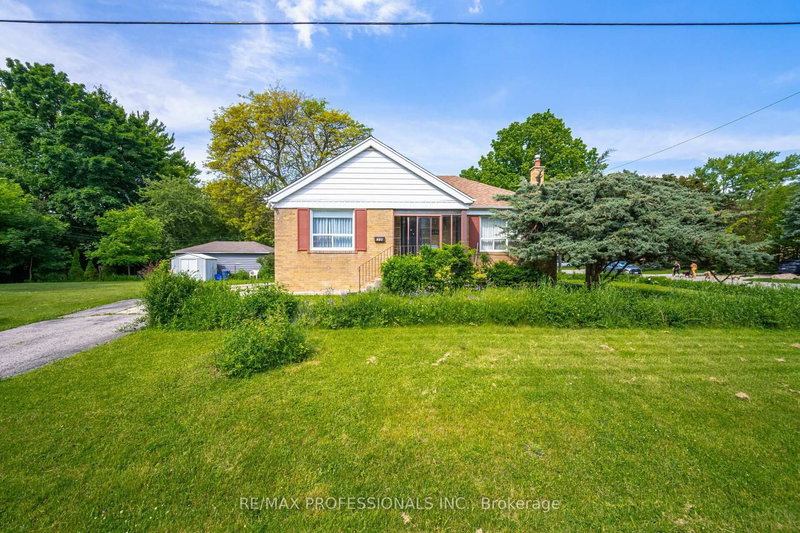 216 Shaver Ave N, Toronto, M9B 4P3 | Image 2