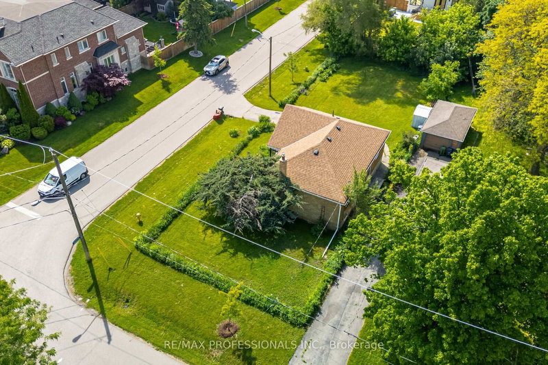 216 Shaver Ave N, Toronto, M9B 4P3 | Image 3