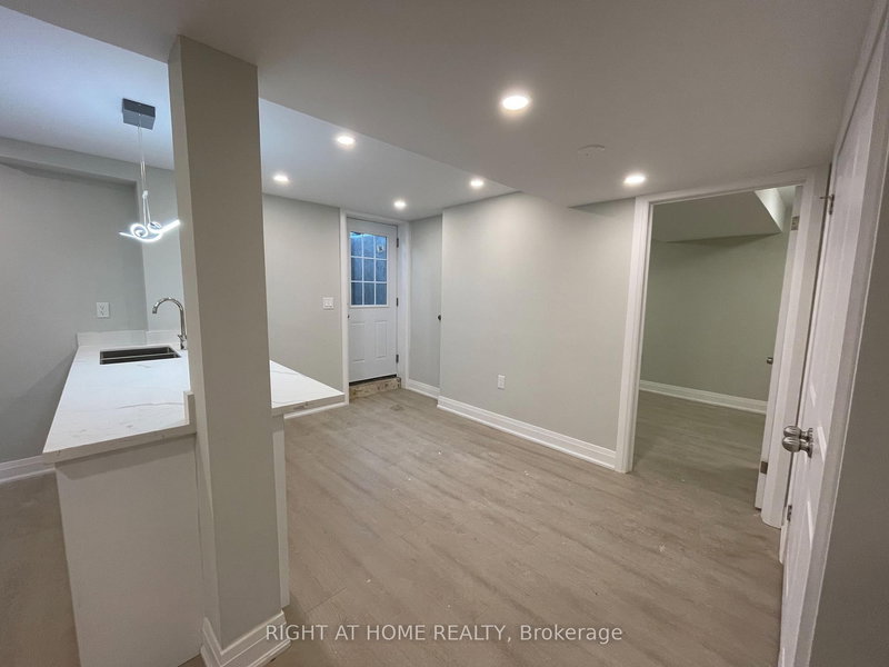 Lower - 3551 Autumnleaf Cres, Mississauga, L5L 1K6 | Image 2