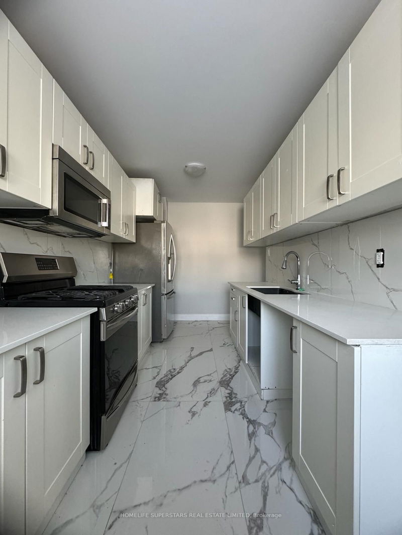 home for lease on 15 Jensen Square