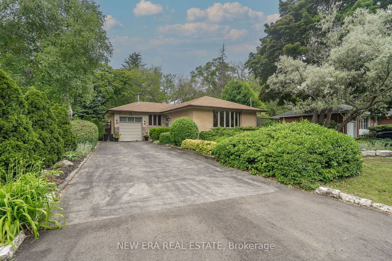 1553 Wembury Rd  Mississauga, L5J 2L8 | Image 1