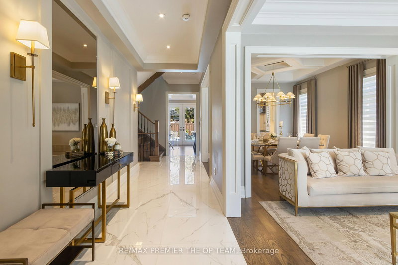 5 Storey Cres, Toronto, M9B 3C7 | Image 3