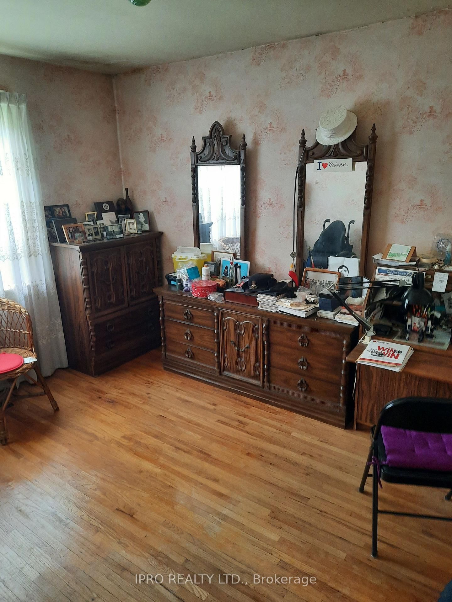 Listing Image 4
