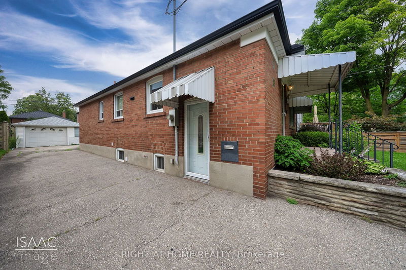 98 Yorkview Dr  Toronto, M8Z 2G4 | Image 3