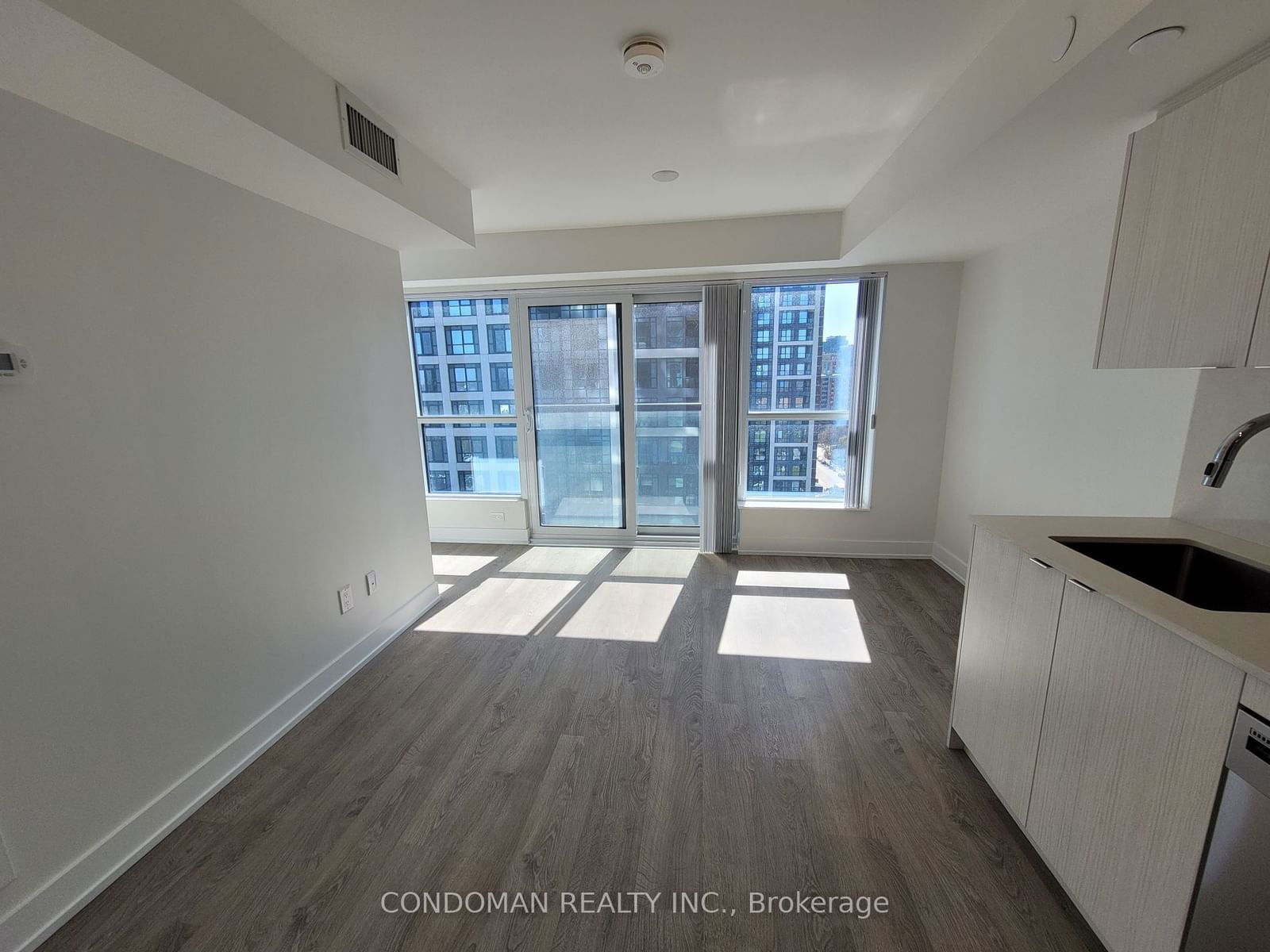 Listing Image 0