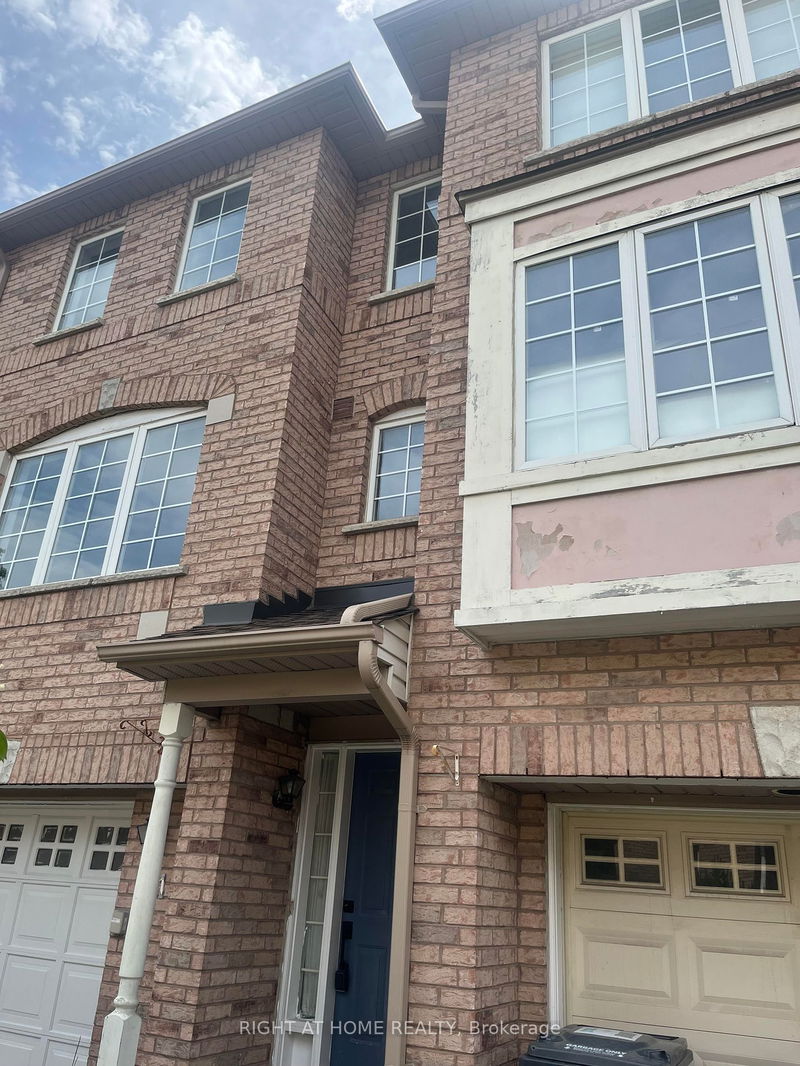 home for lease on 131-80 Acorn Place