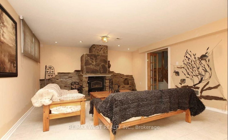 Bsmt - 15 Hamlyn Cres, Toronto, M9B 1Y9 | Image 2