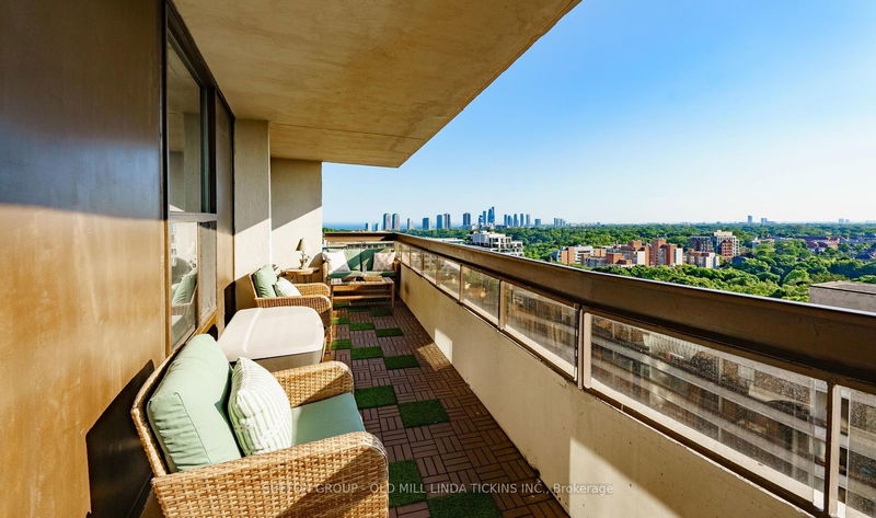 home for sale on 1402-100 Quebec Avenue