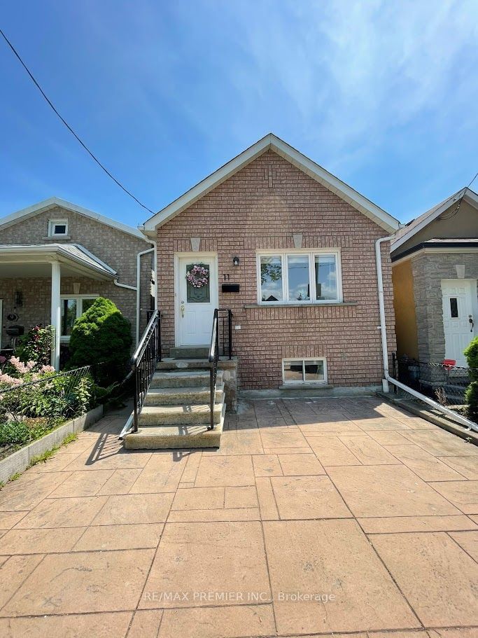 home for lease on Main-11 Seneca Avenue