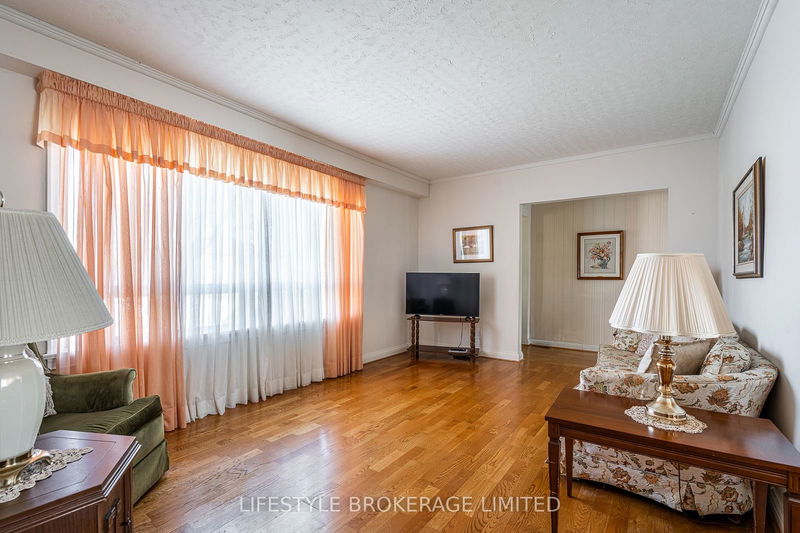 213 EPSOM DOWNS Dr  Toronto, M3M 1S8 | Image 7