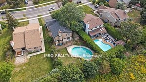 2545 Folkway Dr  Mississauga, L5L 2J9 | Image 2