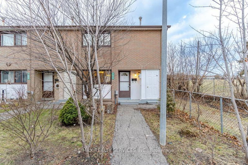  220 - 192 Fleetwood Cres  Brampton, L6T 2R6 | Image 2