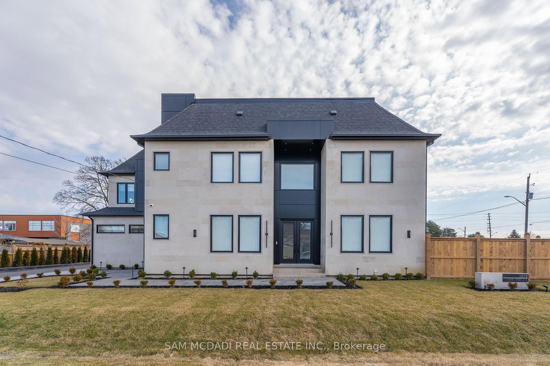 1019 Strathy Ave, Mississauga, L5E 2J5 | Image 3