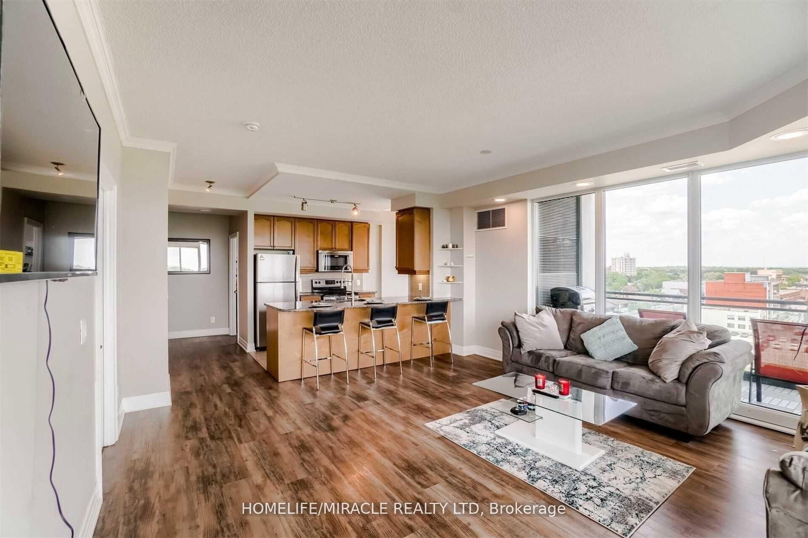 Listing Image 10