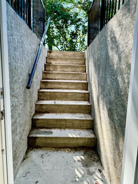 960 Winterton Way, Mississauga, L5V 1M6 | Image 2