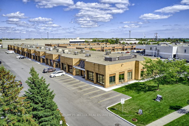 22 - 775 Pacific Rd, Oakville, L6L 6M4 | Image 2