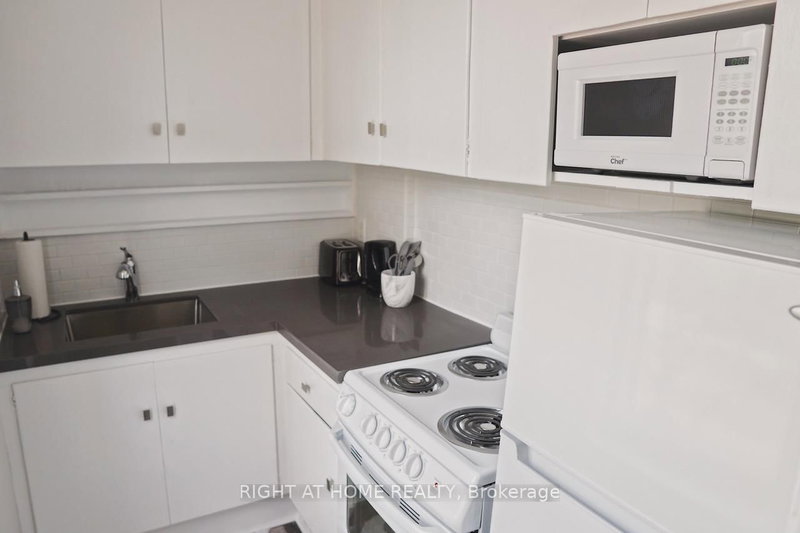 APT 1 - 164 Trafalgar Rd, Oakville, L6J 3G6 | Image 3