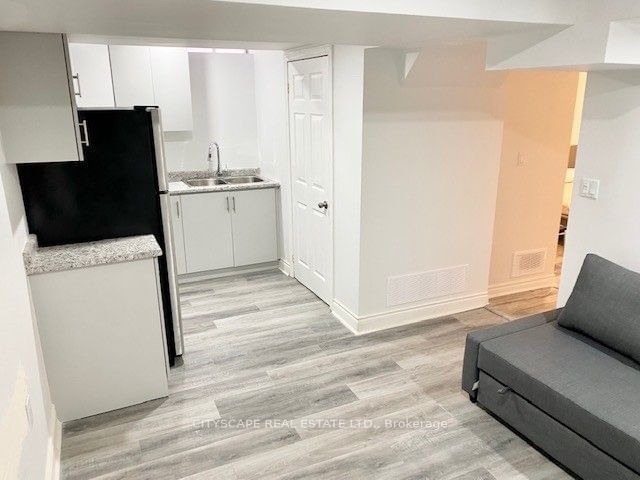 home for lease on 1B-6421 Donway Drive