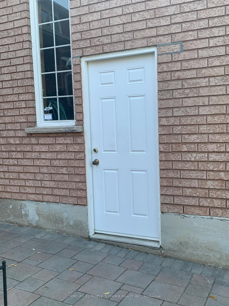 904 Drysdale Dr, Mississauga, L5V 1X6 | Image 2