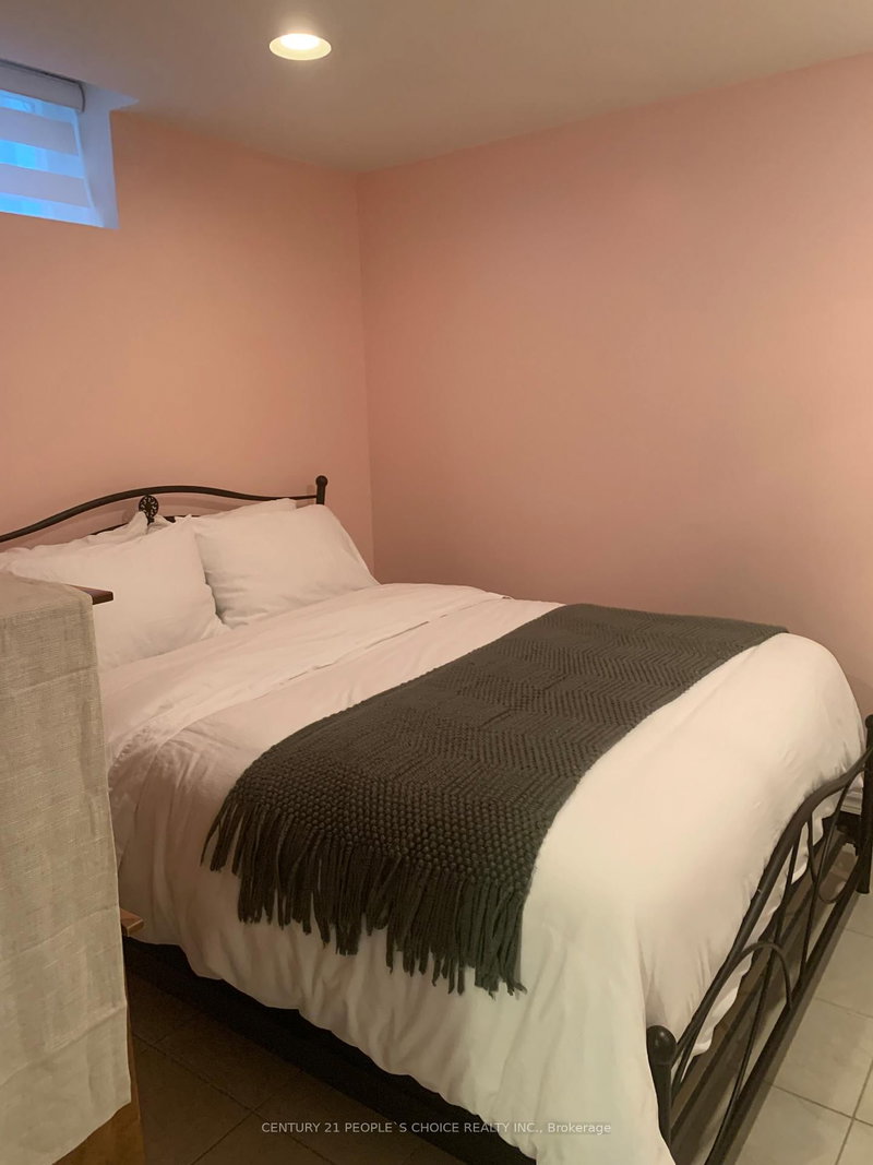 904 Drysdale Dr, Mississauga, L5V 1X6 | Image 3